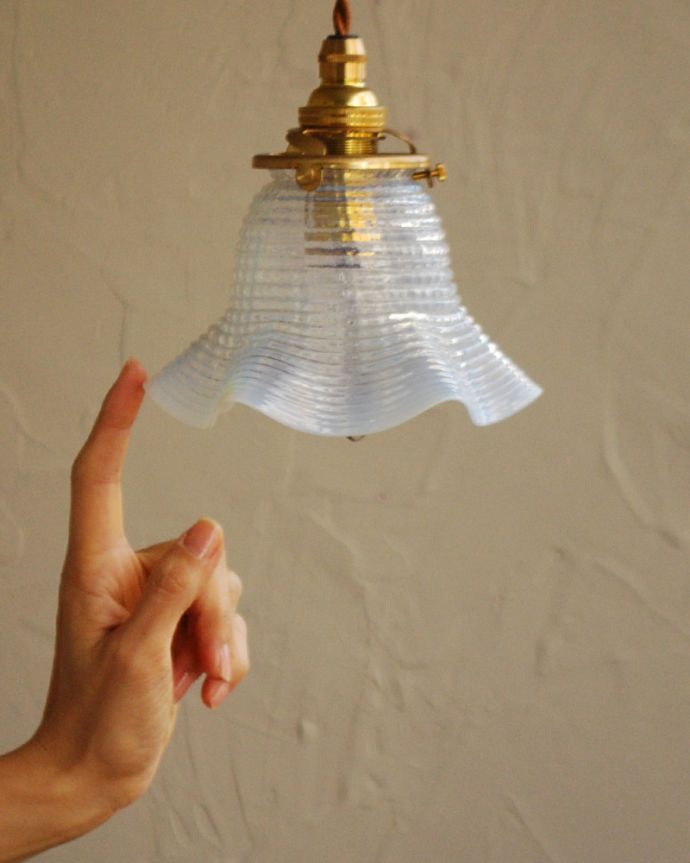 ペンダントライト　照明・ライティング　アンティークオパールセントランプ（コード・シャンデリア電球・ギャラリーA付き）。。(j-152-z)