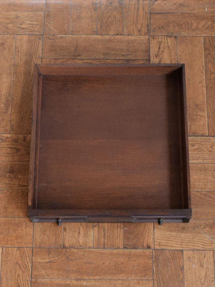 サイドテーブルの引き出し