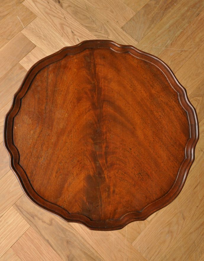 ロイドテーブル　アンティーク家具　イギリスのお洒落なアンティーク家具、クラシックなワインテーブル。木目もかっこよく出ています。(j-1566-f)