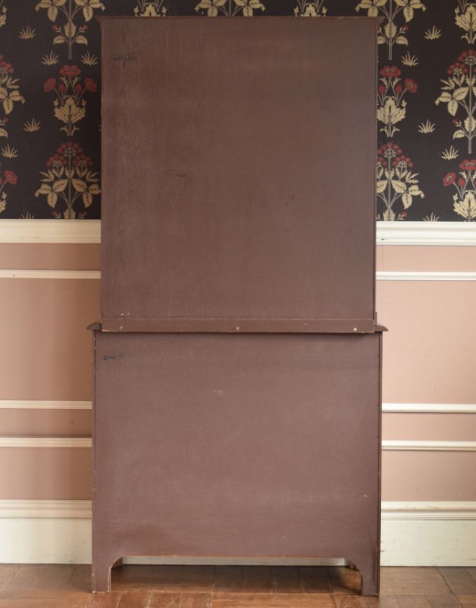 アンティークのキャビネット アンティーク家具 英国の美しいアンティーク家具、濃い色のカップボード。きちんとメンテナンスしてあるので、裏側もキレイです。(j-1586-f)