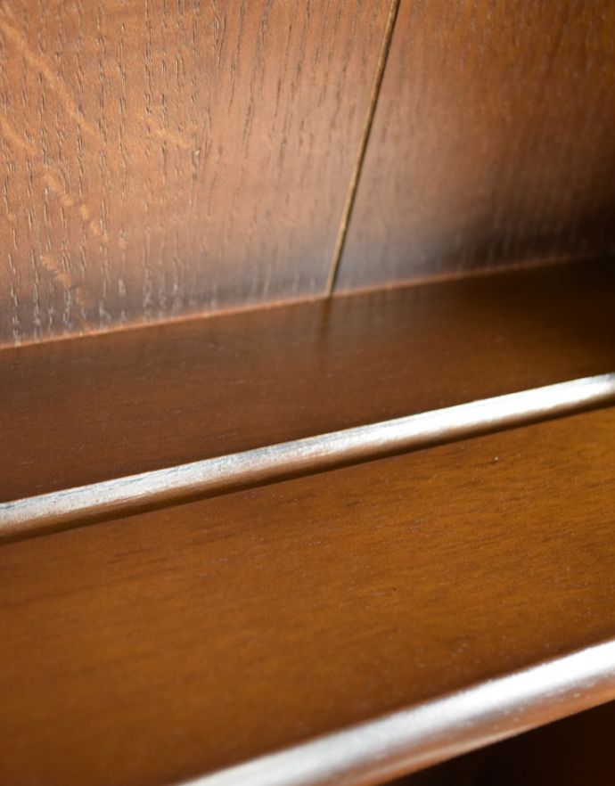 アンティークのキャビネット アンティーク家具 英国の美しいアンティーク家具、濃い色のカップボード。お皿を立てる溝があります。(j-1586-f)