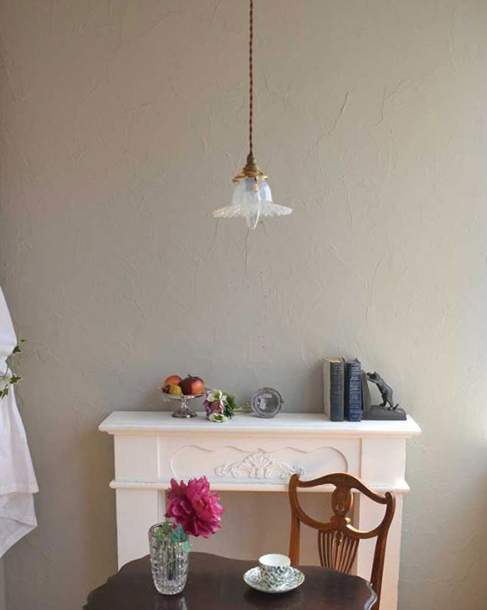 ペンダントライト　照明・ライティング　オパールセントのアンティークペンダントライト（コード・シャンデリア電球・ギャラリーA付き）。。(j-159-z)