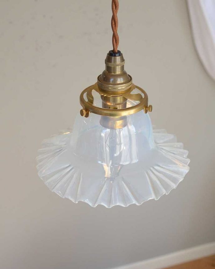 ペンダントライト　照明・ライティング　オパールセントのアンティークペンダントライト（コード・シャンデリア電球・ギャラリーA付き）。。(j-159-z)