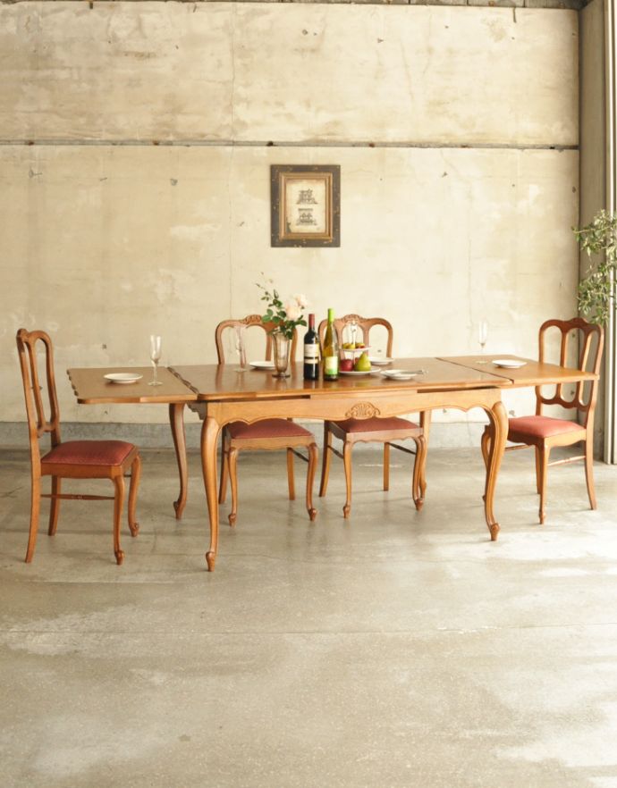 ロイドテーブル　アンティーク家具　フランスの美しいアンティーク家具、ドローリーフテーブル（伸張式ダイニングテーブル）。大きく広げるとなんと2ｍを越えるテーブルになります。(j-1590-f)