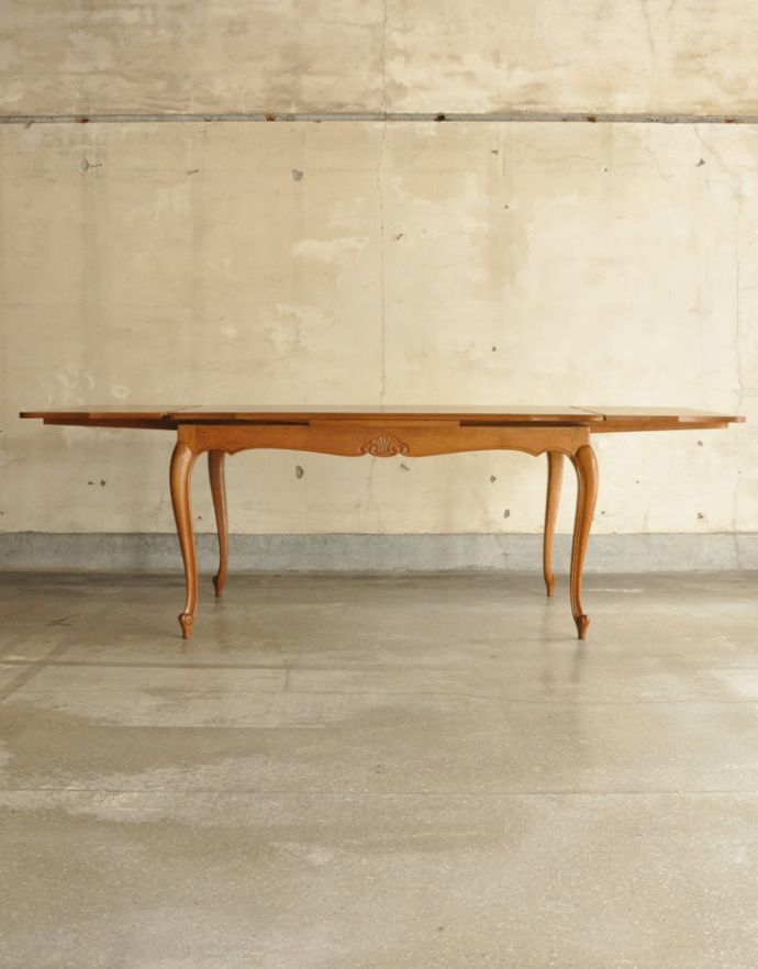ロイドテーブル　アンティーク家具　フランスの美しいアンティーク家具、ドローリーフテーブル（伸張式ダイニングテーブル）。もちろん常に広げた状態でもお使いいただけます。(j-1590-f)