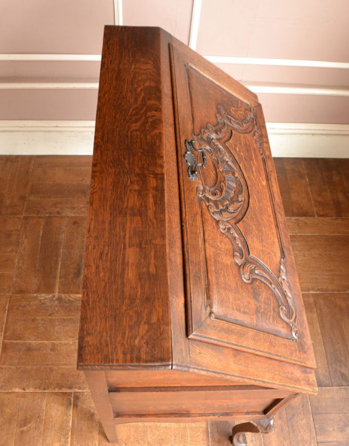 ビューロー　アンティーク家具　フランスで見つけたアンティーク家具、猫脚の優雅なビューロー（デスク）。天板もピカピカにお直ししました。(j-1614-f)