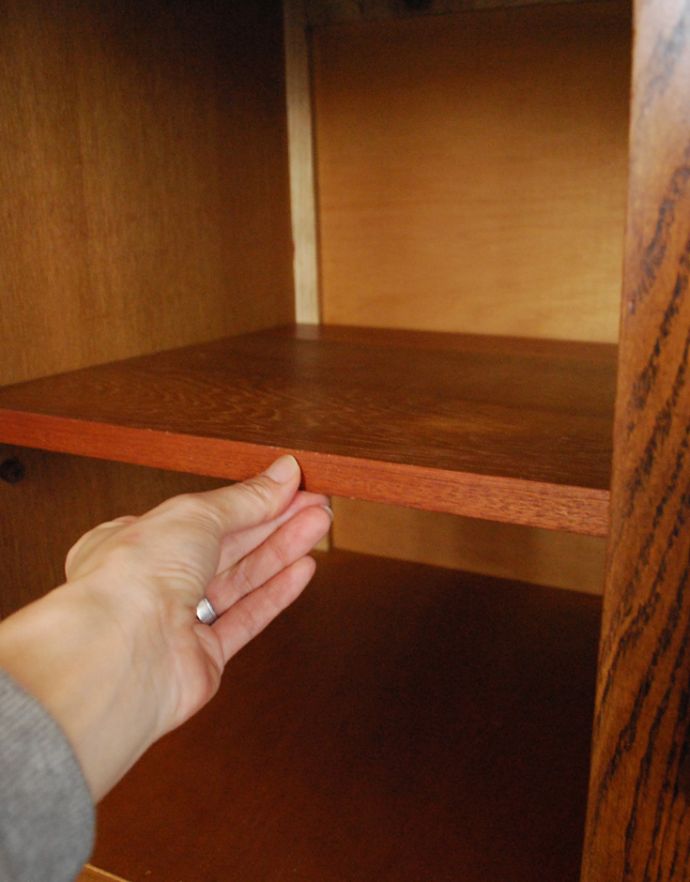 アンティークのチェスト アンティーク家具 プロヴァンス香るフレンチアンティーク家具、彫がゴージャスなキャビネット(カップボードチェスト)。棚板は取り外して使うこともできるので便利です。(j-1616-f)