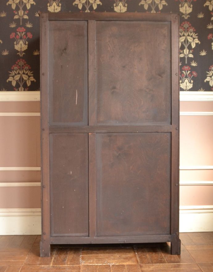 アンティークのキャビネット　アンティーク家具　英国紳士のアンティーク家具、２枚扉のワードローブ（洋服タンス）。きちんとメンテナンスしてあるので、裏側もキレイです。(j-1634-f)