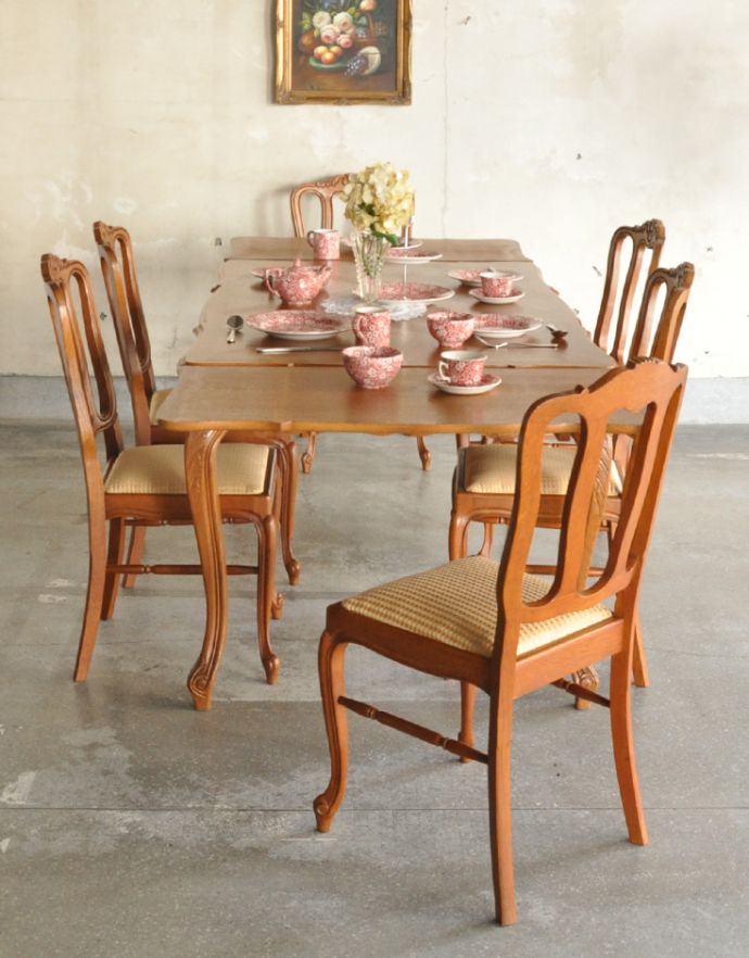 ロイドテーブル　アンティーク家具　アンティークのフランス家具、彫りたっぷりのドローリーフテーブル（伸張式）。大きく広げるとなんと2ｍを越えるテーブルになります。(j-1646-f)