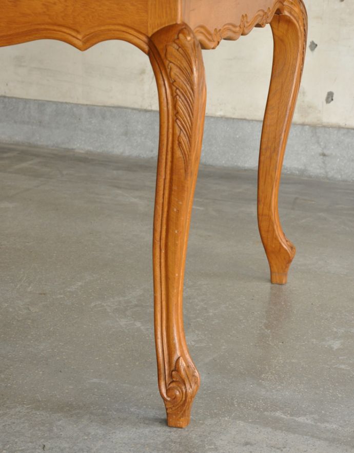 ロイドテーブル　アンティーク家具　アンティークのフランス家具、彫りたっぷりのドローリーフテーブル（伸張式）。キチンとお直ししました。(j-1646-f)