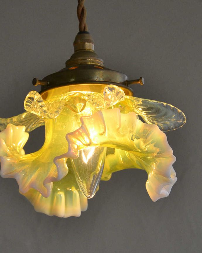 ペンダントライト　照明・ライティング　まるで踊っているみたいなシルエット、アンティーク シェード ペンダントライト（コード・シャンデリア電球・ギャラリーD付き）。。(j-165-z)