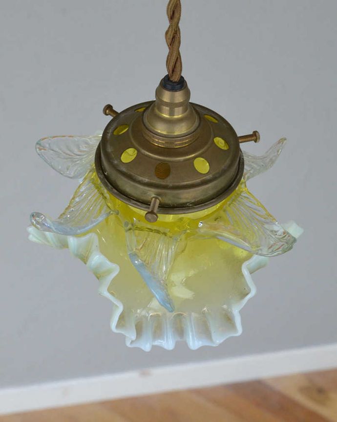 ペンダントライト　照明・ライティング　まるで踊っているみたいなシルエット、アンティーク シェード ペンダントライト（コード・シャンデリア電球・ギャラリーD付き）。。(j-165-z)