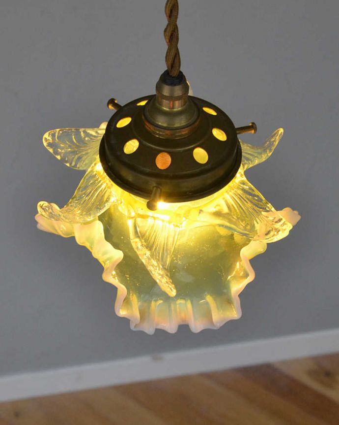 ペンダントライト　照明・ライティング　まるで踊っているみたいなシルエット、アンティーク シェード ペンダントライト（コード・シャンデリア電球・ギャラリーD付き）。。(j-165-z)