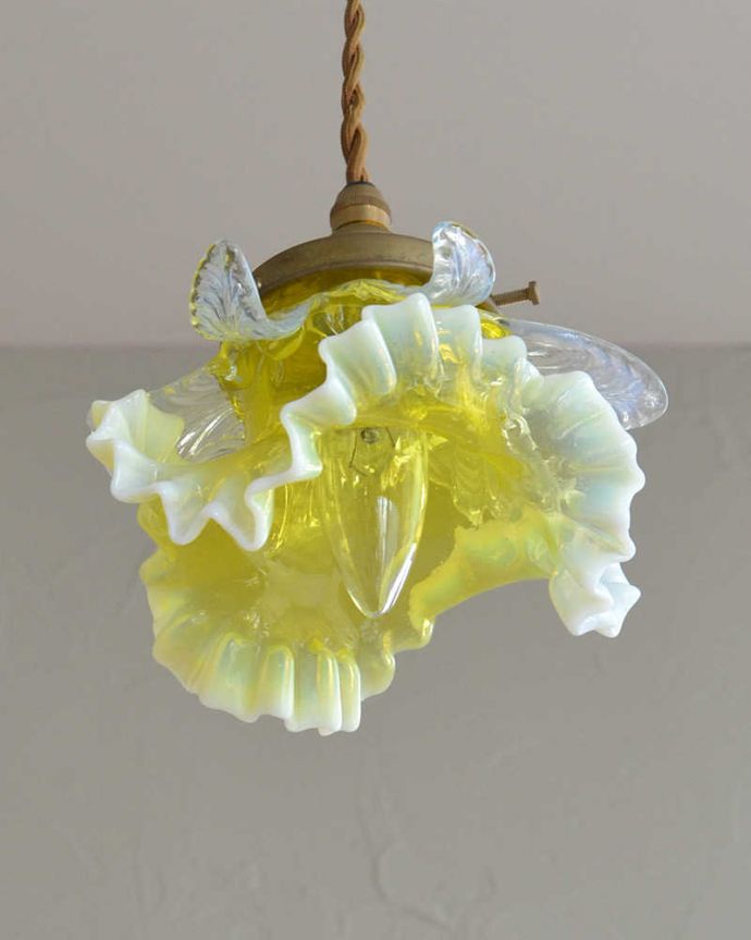 ペンダントライト　照明・ライティング　まるで踊っているみたいなシルエット、アンティーク シェード ペンダントライト（コード・シャンデリア電球・ギャラリーD付き）。。(j-165-z)