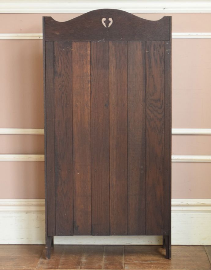 アンティークのキャビネット アンティーク家具 書斎やリビングで使いたい英国アンティーク家具、小さくて使いやすいシェルフ(本棚)。キチンとメンテナンスしてあるので、裏側もキレイです。(j-1659-f)