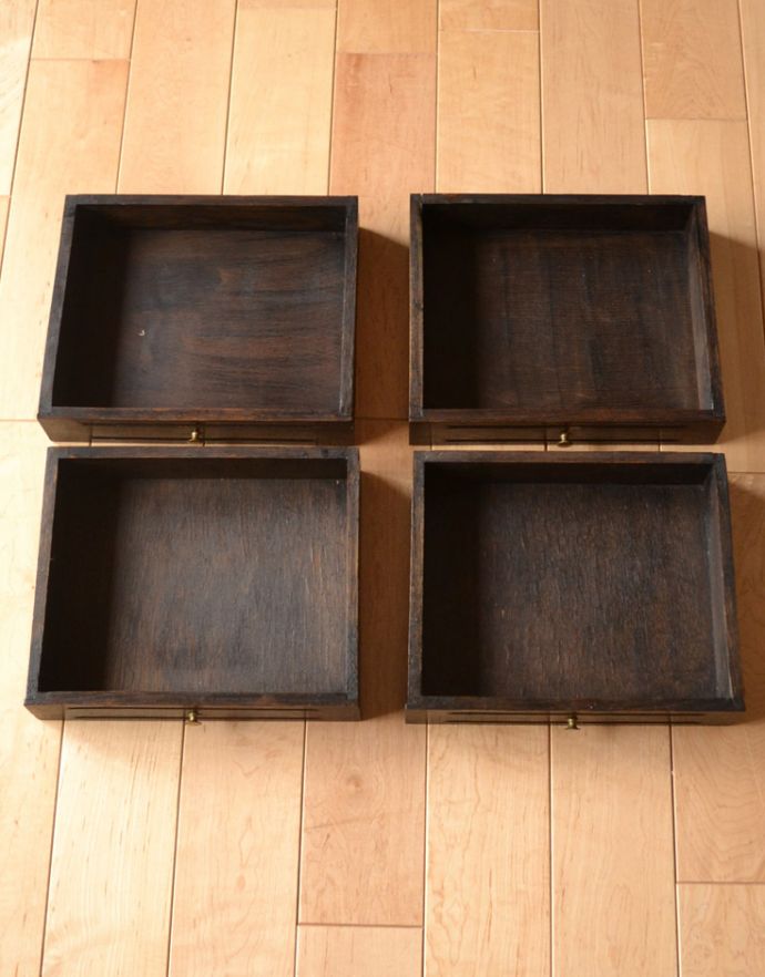 ビューロー　アンティーク家具　フランスのアンティーク家具、豪華な彫が美しいビューロー（デスク）。ビューロー内の引き出しです。(j-1665-f)