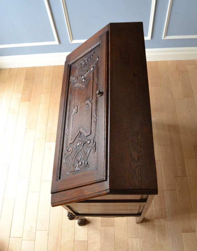 ビューロー　アンティーク家具　フランスのアンティーク家具、豪華な彫が美しいビューロー（デスク）。天板もピカピカにお直ししました。(j-1665-f)