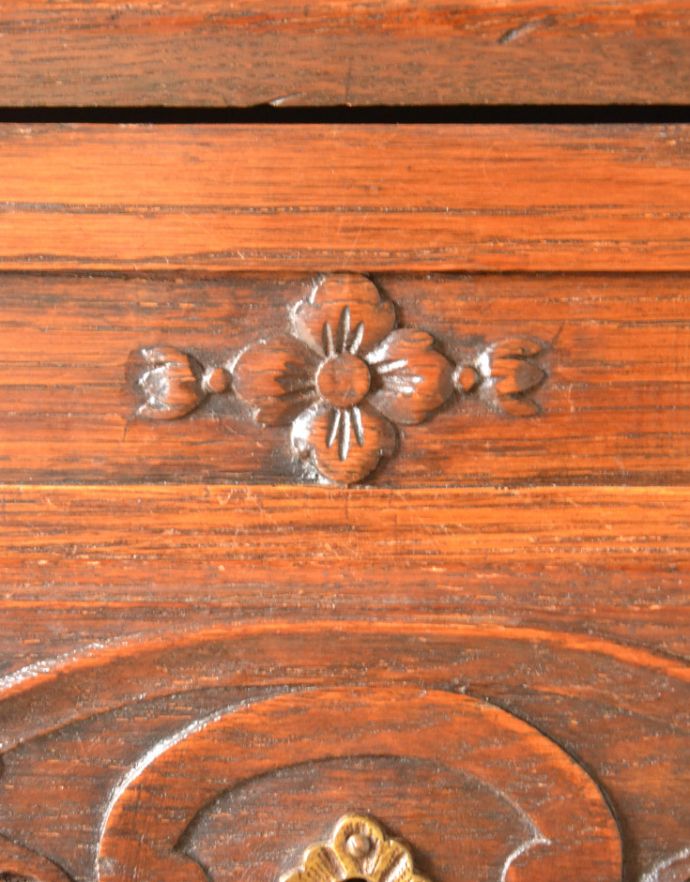 ビューロー　アンティーク家具　フランスのアンティーク家具、豪華な彫が美しいビューロー（デスク）。お花の彫です。(j-1665-f)