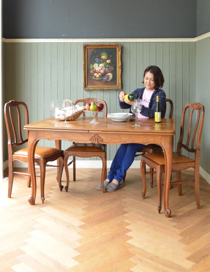 ロイドテーブル　アンティーク家具　アンティークのダイニングテーブル、フランスのドローリーフテーブル（伸張式）。伸ばさずに使っても充分な大きさ。(j-1671-f)