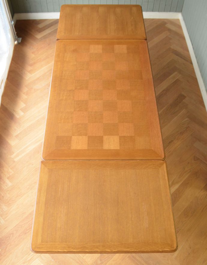 ロイドテーブル　アンティーク家具　アンティークのダイニングテーブル、フランスのドローリーフテーブル（伸張式）。広げるとみんなで囲めてとっても楽しいですよ。(j-1671-f)