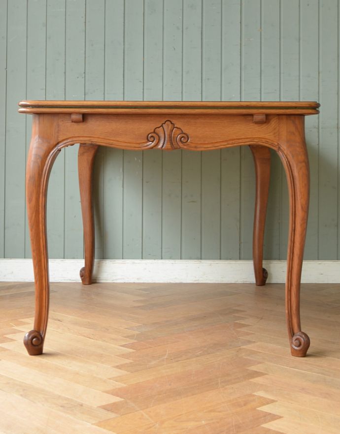 ロイドテーブル　アンティーク家具　アンティークのダイニングテーブル、フランスのドローリーフテーブル（伸張式）。脚の美しさが自慢のテーブル！サイドから見るとこんな感じです。(j-1671-f)