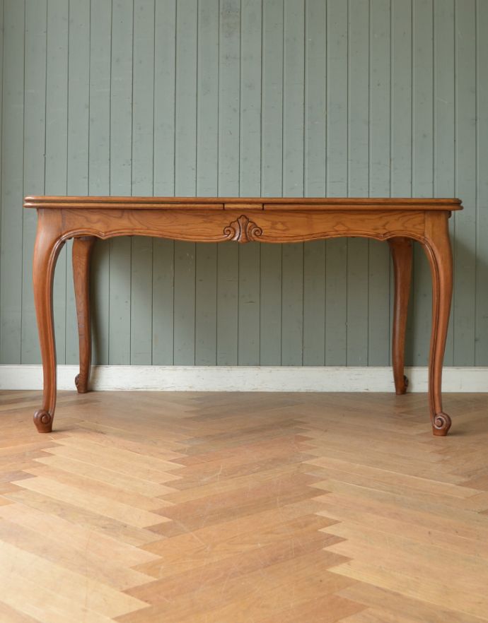 ロイドテーブル　アンティーク家具　アンティークのダイニングテーブル、フランスのドローリーフテーブル（伸張式）。脚がスッキリしているので、圧迫感がありません。(j-1671-f)