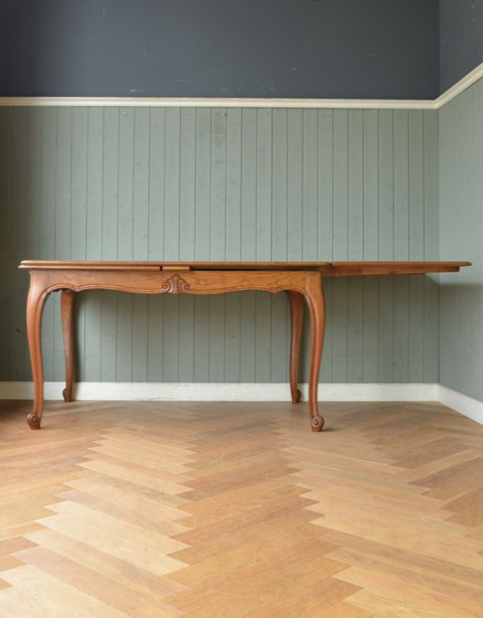 ロイドテーブル　アンティーク家具　アンティークのダイニングテーブル、フランスのドローリーフテーブル（伸張式）。片開きの状態でも使って頂けますよ！もちろん常に広げた状態でもお使いいただけます。(j-1671-f)