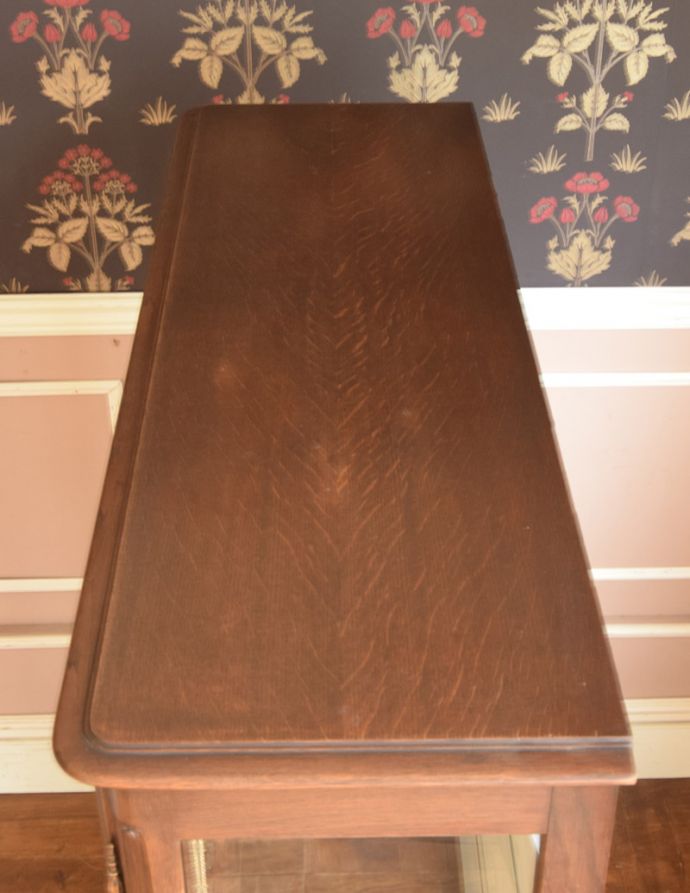 アンティークのキャビネット　アンティーク家具　フランスで見つけたアンティーク家具、猫脚の優雅なガラスキャビネット。天板もピカピカにお直ししました。(j-1681-f)