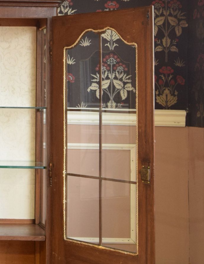 アンティークのキャビネット　アンティーク家具　フランスで見つけたアンティーク家具、猫脚の優雅なガラスキャビネット。ガラスもアンティークならでは。(j-1681-f)