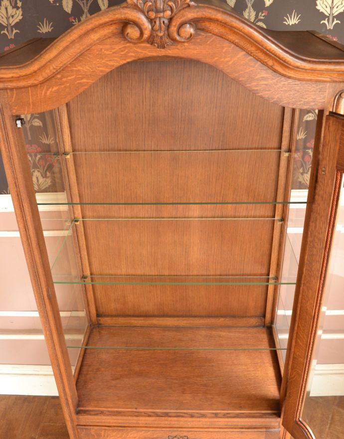 アンティークのキャビネット アンティーク家具 南仏スタイルのアンティーク家具、美しいガラスキャビネット(飾り棚)。キレイに修復してありますので、いろんなものを収納して下さい。(j-1704-f)