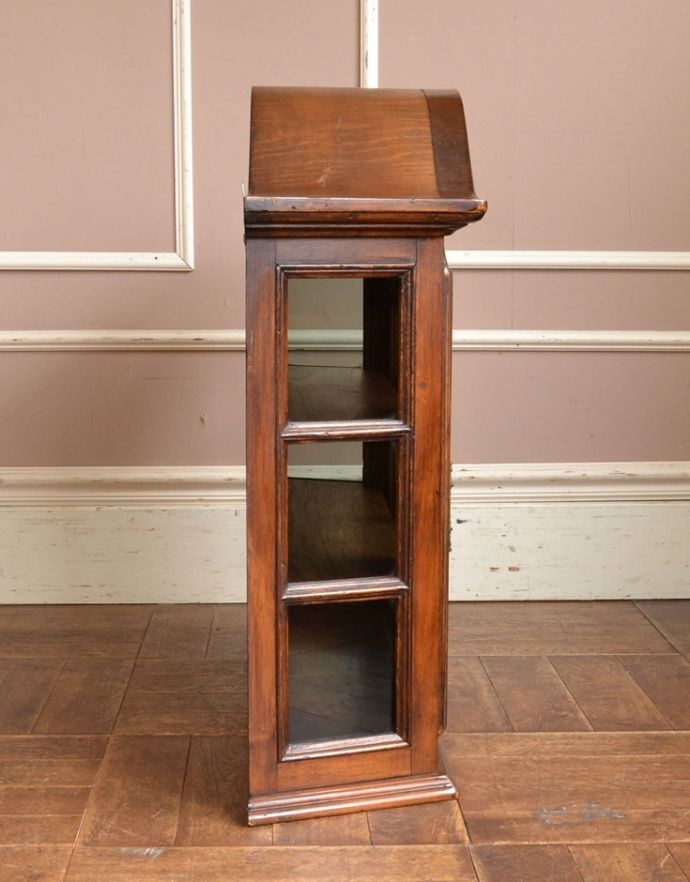 ウォールキャビネット　アンティーク家具　壁付けの小さなアンティーク家具、フランスのガラス扉付きウォールキャビネット。横顔だっても美しい正面だけじゃなく横もキレイに修復してあります。(j-1724-f)