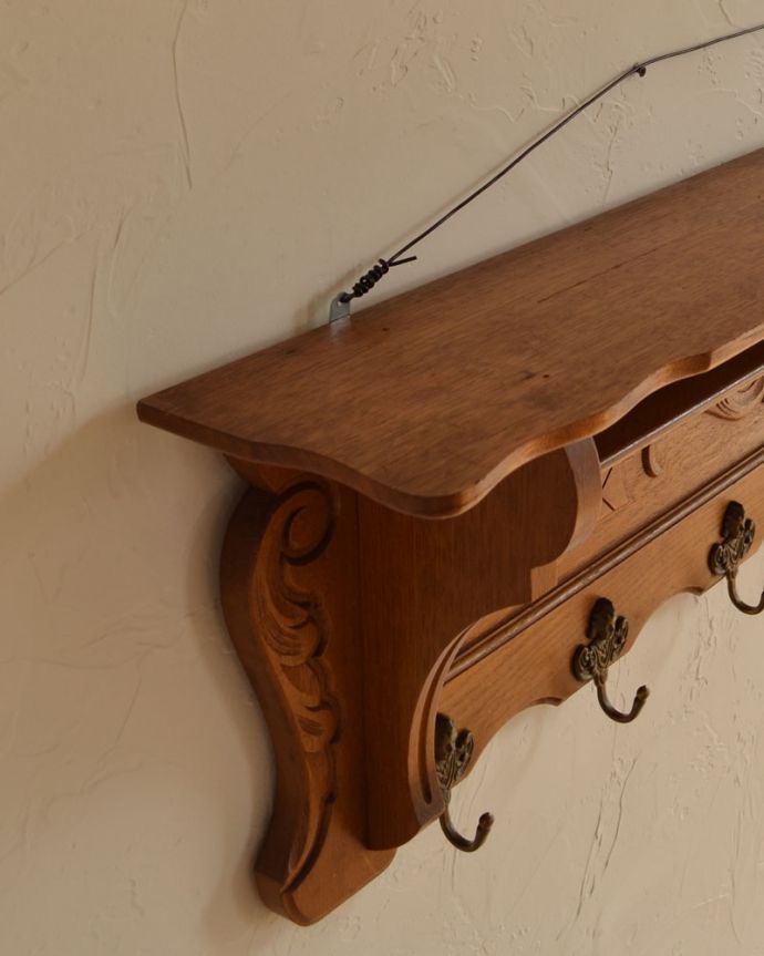 ウォールシェルフ・ウォールハンガー アンティーク家具 フランスアンティークの壁付け家具、エレガントなウォールハンガー(壁付けシェルフ)。壁のオシャレを楽しみましょう空いている壁に取り付けるだけでなんだかワクワクしちゃう可愛らしさ。(j-1781-f)