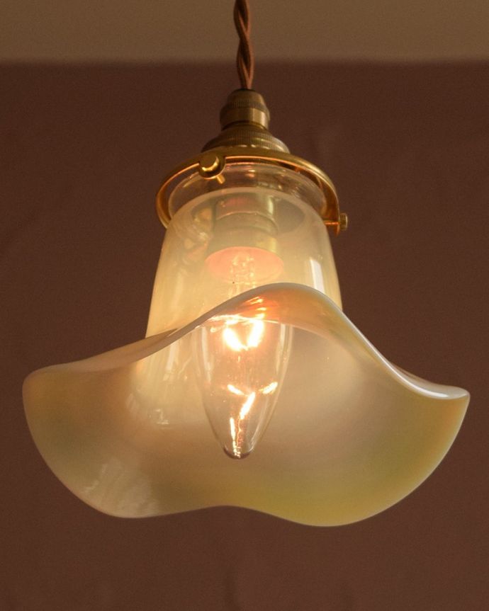 ペンダントライト 照明・ライティング ランプシェード 夜になると・・・ふわっとした優しい灯りで周りを包み込んでくれます。(j-179-z)