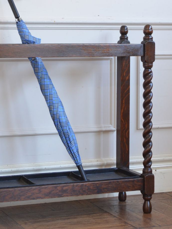 傘立てとして使うアンティーク家具