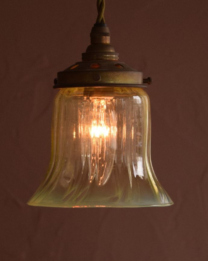ペンダントライト　照明・ライティング　ヴァセリンランプシェード　お部屋のアクセサリーに使って欲しいアンティーク照明器具の中で気軽に使いやすいペンダントライト。(j-180-z)
