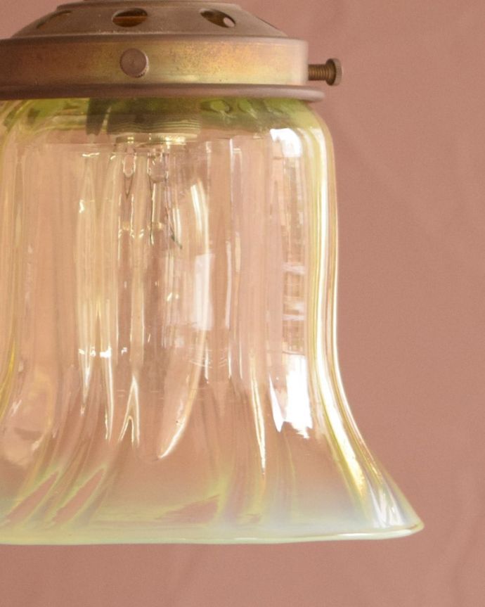 ペンダントライト　照明・ライティング　ヴァセリンランプシェード　アンティークらしいデザインこだわりたい方におススメのアンティークのシェード。(j-180-z)