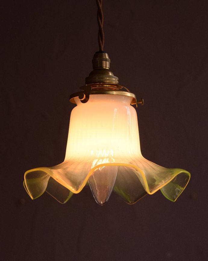 ペンダントライト　照明・ライティング　ヴァセリンランプシェード　お部屋のアクセサリーに使って欲しいアンティーク照明器具の中で気軽に使いやすいペンダントライト。(j-181-z)