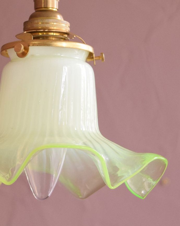 ペンダントライト　照明・ライティング　ヴァセリンランプシェード　アンティークらしいデザインこだわりたい方におススメのアンティークのシェード。(j-181-z)