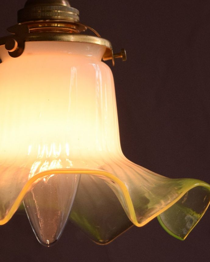 ペンダントライト　照明・ライティング　ヴァセリンランプシェード　使えるものだけ選んできましたアンティークなのでキズや汚れ、カケなどは必ずありますが、使えると判断したものだけを吟味して選んできました。(j-181-z)