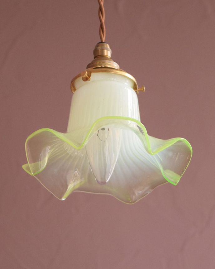 ペンダントライト　照明・ライティング　ヴァセリンランプシェード　下から見上げると･･･実際に取り付けてカウンターやダイニングの下からのぞくとこんな感じです。(j-181-z)