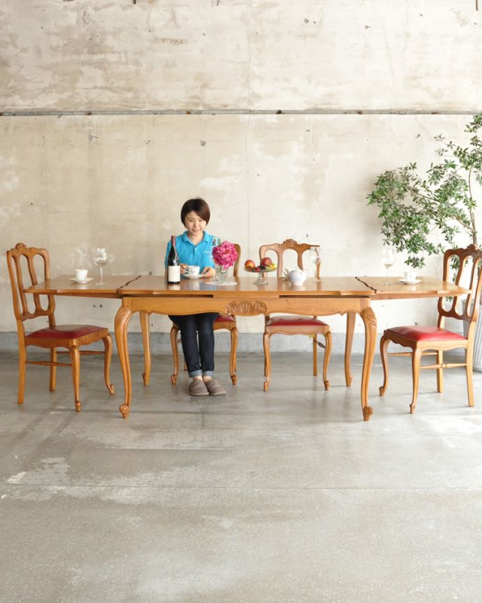 ロイドテーブル　アンティーク家具　フランスの美しいアンティーク家具、３WAYのドローリーフテーブル（伸張式ダイニングテーブル） 。広げるとみんなで囲めてとっても楽しいですよ。(j-1821-f)