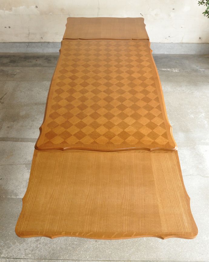 ロイドテーブル　アンティーク家具　フランスの美しいアンティーク家具、３WAYのドローリーフテーブル（伸張式ダイニングテーブル） 。天板もピカピカにお直ししました。(j-1821-f)