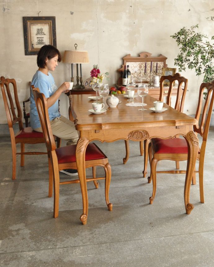 ロイドテーブル　アンティーク家具　フランスの美しいアンティーク家具、３WAYのドローリーフテーブル（伸張式ダイニングテーブル） 。何を食べてもフレンチ気分の優雅なテーブルやっぱりダイニングテーブルは毎日使うもの。(j-1821-f)