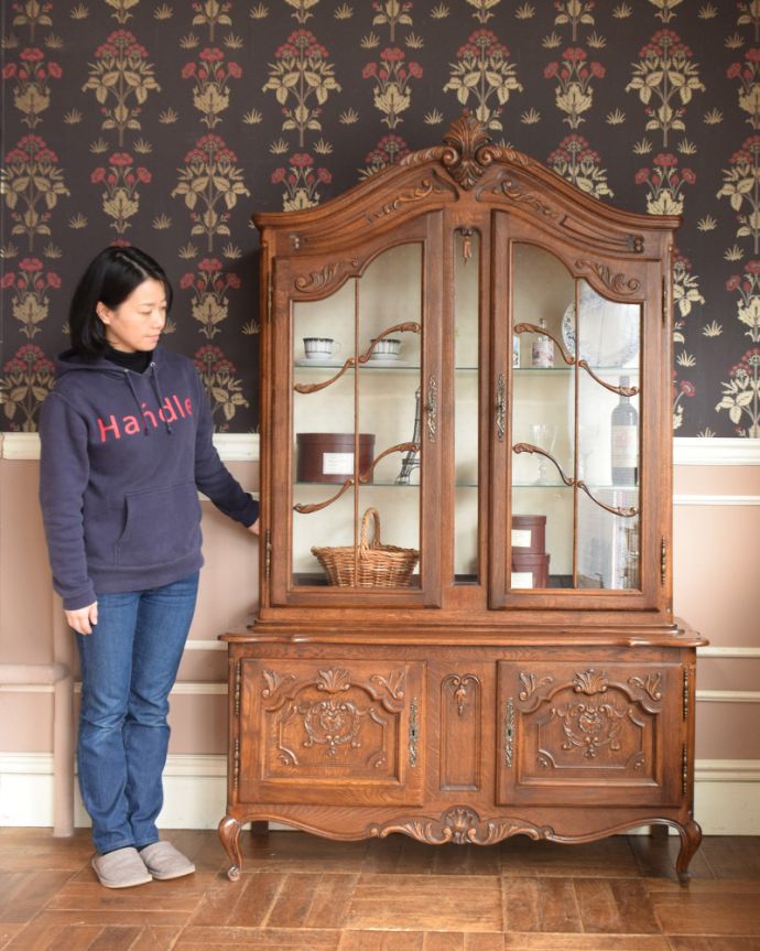 アンティークのキャビネット　アンティーク家具　フランスの豪華なアンティーク家具、大きなガラスキャビネット（食器棚）。本棚としてはもちろん、グラスや食器を並べて飾り棚としても素敵ですよ。(j-1854-f)
