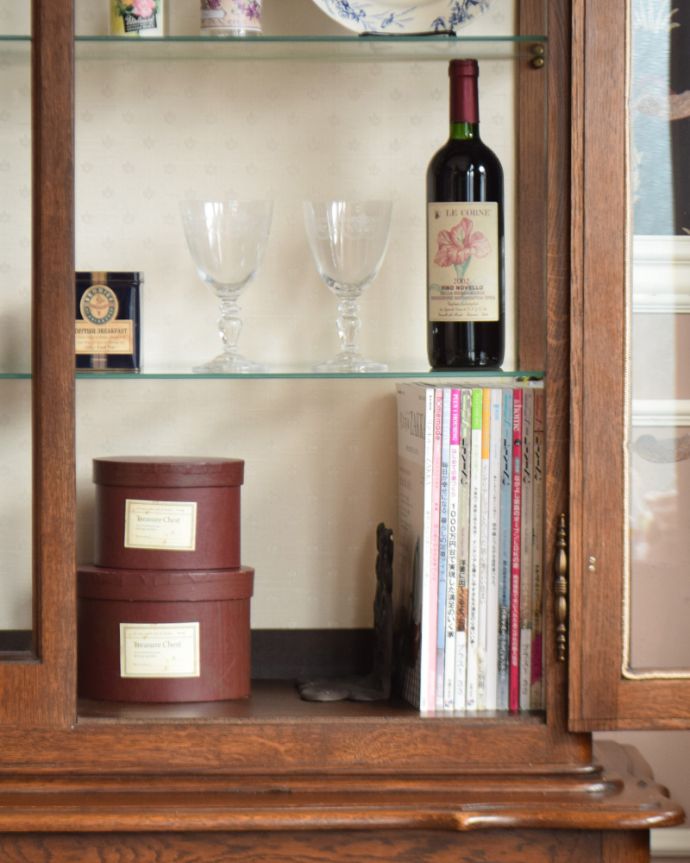 アンティークのキャビネット　アンティーク家具　フランスの豪華なアンティーク家具、大きなガラスキャビネット（食器棚）。扉内には、雑誌のような背の高いものも収納できます。(j-1854-f)