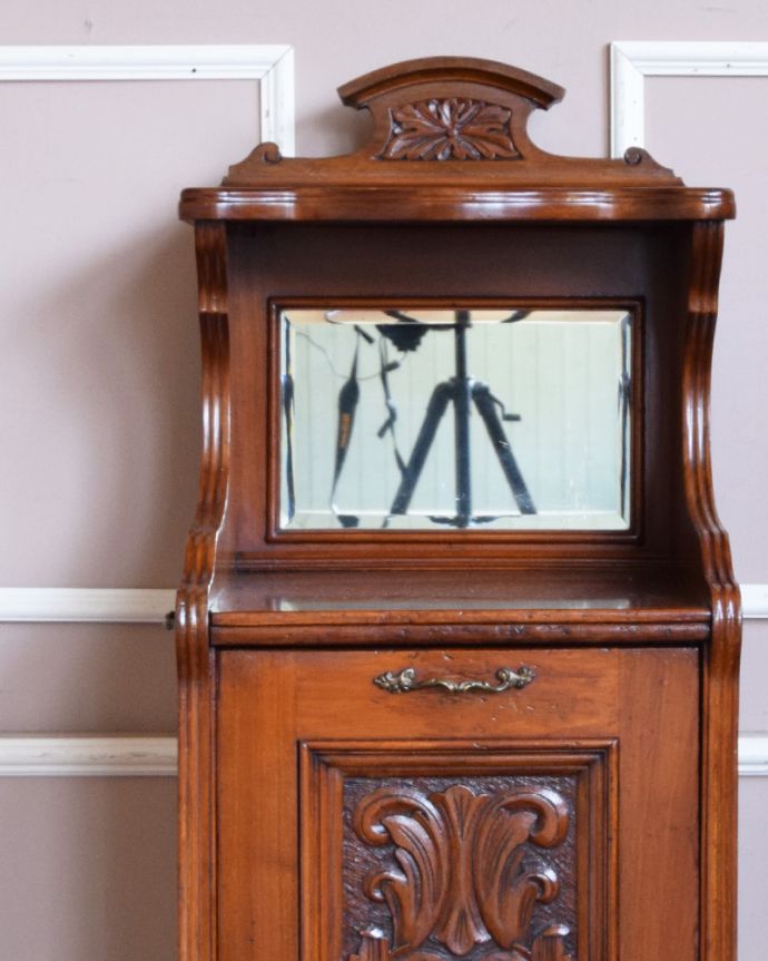 アンティークのキャビネット アンティーク家具 アンティークのキレイな英国家具、マホガニー材のコールボックス。高級感のある落ち着いたデザインアンティークならではのなんとも美しいデザインです。(j-1858-f)