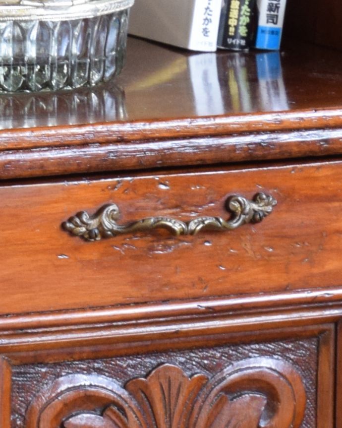 アンティークのキャビネット アンティーク家具 アンティークのキレイな英国家具、マホガニー材のコールボックス。開ける度にワクワク・・・取っ手もアンティークらしいデザイン。(j-1858-f)