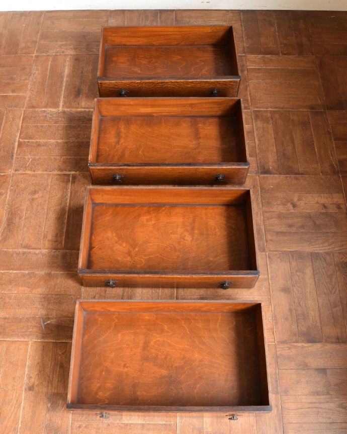 アンティークのチェスト　アンティーク家具　飽きのこないチェスト（４杯引き出し）、アンティークの英国家具。何を入れても大丈夫。(j-1899-f)