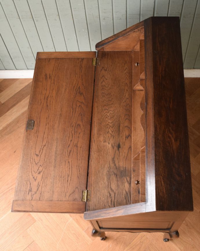 ビューロー　アンティーク家具　南仏スタイルのアンティーク家具、猫脚が美しいビューロー（デスク）。天板もピカピカにお直ししました。(j-1907-f)