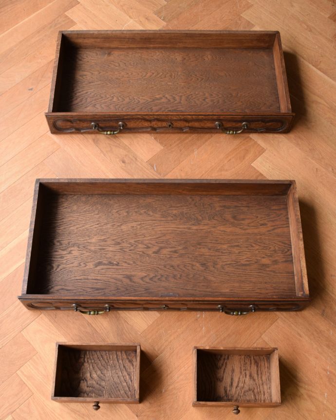 ビューロー　アンティーク家具　南仏スタイルのアンティーク家具、猫脚が美しいビューロー（デスク）。広々とした引き出しがあります。(j-1907-f)